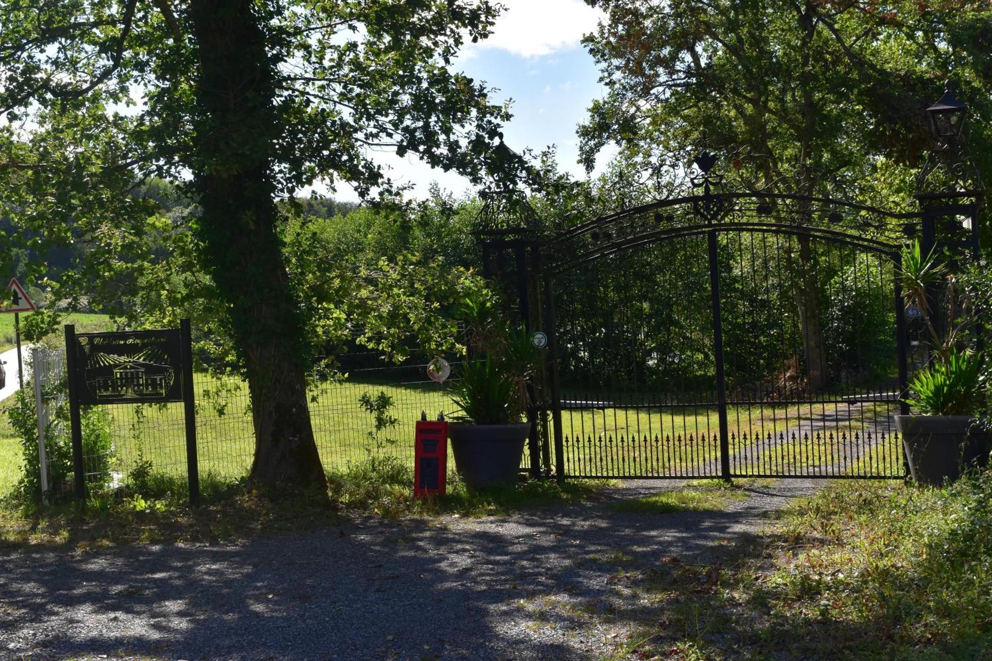 Chateau Roquehort Avec Ev Recharge Point 22Kw Monein Eksteriør billede
